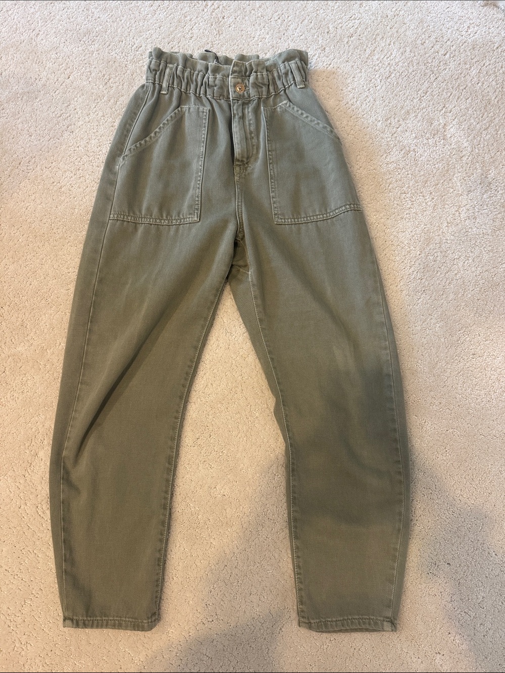 Zara women’s Olive Green Casual Paperbag Waist Pants size 2 small